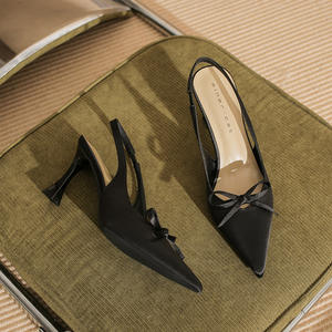 Tacones altos negros y sexys para mujer, ideales para fiestas y bodas elegantes. Con diseño de punta en pico. - Product Image 1