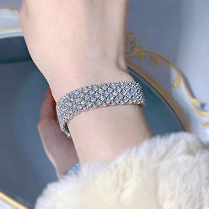 Nouveau <span class=keywords><strong>bracelet</strong></span> européen et américain pour femmes, serti <span class=keywords><strong>de</strong></span> pierres scintillantes, bijoux <span class=keywords><strong>de</strong></span> mariage haut <span class=keywords><strong>de</strong></span> gamme - Product Image 5