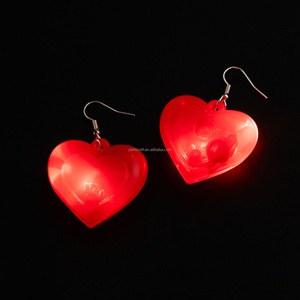 Boucles d'oreilles pendantes LED HLC en forme de cœur « I LOVE YOU » qui s'illuminent dans le noir pour la Saint-Valentin, bijoux pour événements et fêtes - Product Image 6