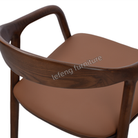 Nouveau produit Chaise de café en bois avec cadre en bois couleur noyer avec siège en cuir Extérieur Intérieur Restaurant en bois Chaise de salle à manger NEVA