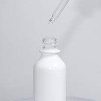 Bouchon rose avec 30ml 1oz Emballage cosmétique de luxe en or de haute qualité Bouteille en verre d'huile essentielle pour les yeux avec compte-gouttes