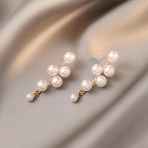 Elegantes pendientes largos de perlas <span class=keywords><strong>blancas</strong></span> pendientes redondos de borla de perlas para mujer <span class=keywords><strong>2021</strong></span> - Product Image 3