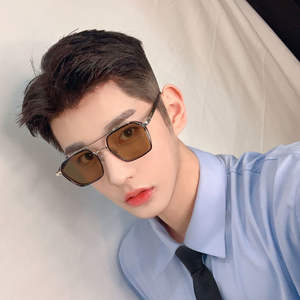 <span class=keywords><strong>Gafas</strong></span> <span class=keywords><strong>de</strong></span> <span class=keywords><strong>Sol</strong></span> <span class=keywords><strong>de</strong></span> moda <span class=keywords><strong>para</strong></span> hombres y mujeres, <span class=keywords><strong>gafas</strong></span> <span class=keywords><strong>de</strong></span> <span class=keywords><strong>sol</strong></span> con luz azul, prescripción automática con sensor <span class=keywords><strong>de</strong></span> luz, patrón sólido, lente fotocromática gris - Product Image 3