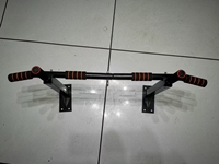 Barra de dominadas de pared para gimnasio en casa, soporte para saco de boxeo, barra horizontal multifuncional de hierro y acero con mango de espuma
