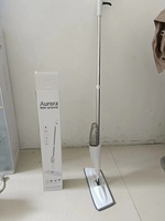 Serpillère automatique à pulvérisation pour sols durs avec essorage manuel et bouteille de pulvérisation rechargeable pour le nettoyage des sols