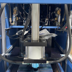 Полуавтоматическая машина для производства пластиковых бутылок из ПП/ПЭТ объемом 5 галлонов с управлением ПЛК, насосом и подшипником - Product Image 2