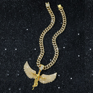 Nuevo Collar Personalizado Estilo Hip Hop con Colgante de Alas de Ángel Exageradas en Aleación, Diseño Exclusivo, Chapado en Oro y Plata, para Hombre - Product Image 4