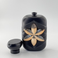 Flacon de parfum de luxe Diya 100 ml de haute qualité avec corps en verre, design givré, estampage à chaud, pulvérisateur rond personnalisable