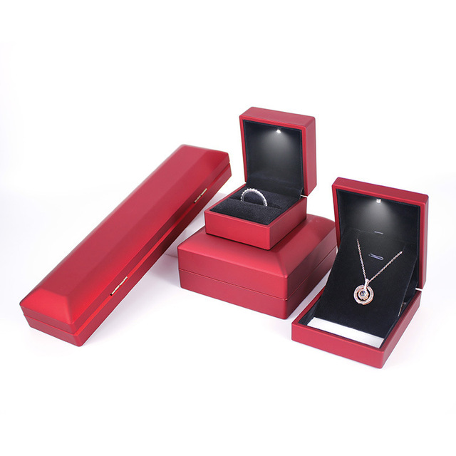 Customized Size Luxury Engagement Ring Bracelet Earring Box Travel Jewelry Case Proposal LED Box with Logo Made of Velvet