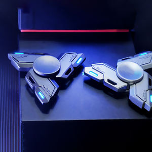 Hochwertige Metallkunst: Beleuchteter Tri-Spinner EDC Gyroskop Finger-Spinner Metall Hand-Spinner Fidget Toy für Erwachsene mit ADHS - Product Image 5