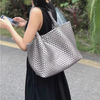 Sac hobo tissé pour femme en cuir vegan, sac fourre-tout avec fermeture magnétique, sac à bandoulière en cuir vegan avec pochette intérieure