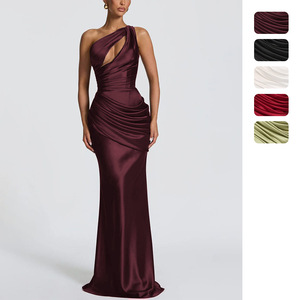 <span class=keywords><strong>Abito</strong></span> lungo da sera in raso <span class=keywords><strong>verde</strong></span> elegante da donna, modello sirena <span class=keywords><strong>monospalla</strong></span> con cut-out, vestibilità slim e drappeggiato, Collezione Estate 2026 - Product Image 2