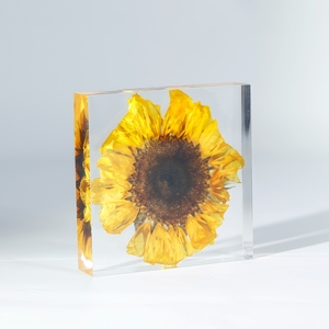 Custom Resin Sunflower Paperweight with Real Dried Flower Handmade Desktop Decoration Souvenir <b>Gift</b> for Wedding Promotion - Product Image 1