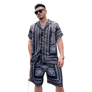 <span class=keywords><strong>Pigiama</strong></span> da <span class=keywords><strong>uomo</strong></span> in seta di lusso chiaro con fiori neri scuri <span class=keywords><strong>pantaloncini</strong></span> a maniche corte da notte da <span class=keywords><strong>uomo</strong></span> - Product Image 1