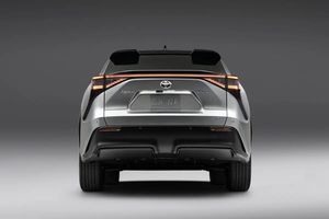 Coche SUV Eléctrico Usado Toyota BZ4X de Nueva Energía 2023, 4 Ruedas, Vehículos Eléctricos 2WD, Toyota BZ4X <span class=keywords><strong>Uniland</strong></span>, SUV Eléctrico Usado de 615KM - Product Image 5