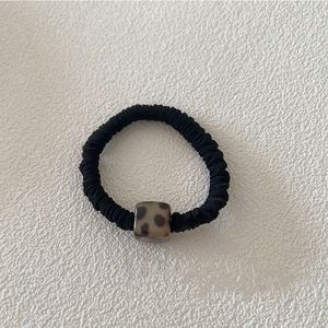 Coleteros de Tela Delgados y Duraderos en Negro y Marrón para Niñas, con Estampado de Leopardo, Bandas Elásticas para el Cabello - Product Image 5