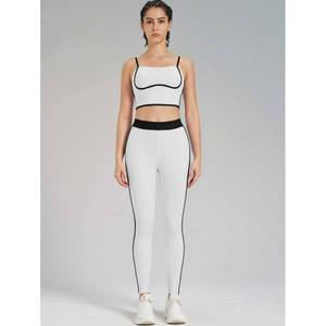 Hello Set Body de sport pour femme, extensible, sans couture, à bretelles spaghetti, col rond, longueur intégrale, blanc avec bordure noire, taille moyenne haute - Product Image 1