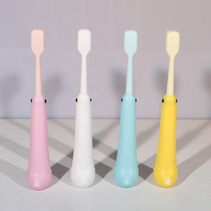 Klassische Kinder zahnbürste mit Cartoon-Griff Fabrik Großhandel Mittlere Nylon borsten Zahnbürste für den Heimgebrauch für Kinder - Product Image 4