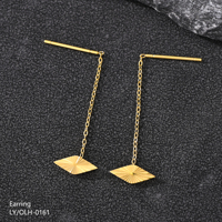 Anting-anting tusuk rantai tipis baja anti karat emas anti alergi dengan liontin bunga empat daun, pesanan khusus ODM OEM untuk wanita, hadiah pesta