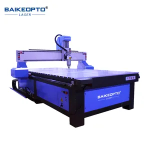 เครื่องเราเตอร์ CNC งานไม้ขนาด1300มม. * 2500มม. ไนจีเรียกานาแอฟริกา