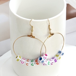 Pendientes de Aro con Cuentas Hechos a Mano de Estilo Bohemio Occidental para Mujer, con Letras Inspiradoras y <span class=keywords><strong>Dados</strong></span>, Color de <span class=keywords><strong>Dados</strong></span> Aleatorio - Product Image 5