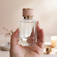 Vente en gros de flacons de parfum vides en verre de haute qualité, design irrégulier, 30 ml, 50 ml, 100 ml, personnalisés, sérigraphiés, avec bouchon rose