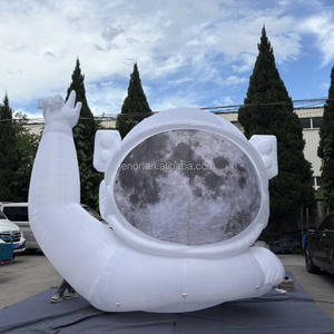 La mascotte astronaute gonflable est utilisée pour la décoration publicitaire lors de la fête sur <span class=keywords><strong>le</strong></span> thème de l'<span class=keywords><strong>aviation</strong></span> au musée des sciences. - Product Image 1