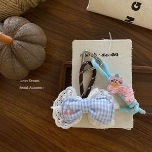 Llavero con Colgante de Corazón 3D de Muñeca y Cachorro de Peluche Adorable, con Cierre Metálico Triangular Plateado y Correa Azul, Ideal como Souvenir de Cumpleaños o Vacaciones, para Bolsos - Product Image 5