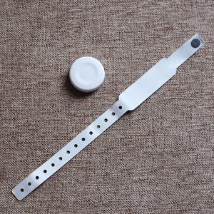 Đèn Hiệu Ibeacon Ble 5.0 / 5.1 Với Nút Khẩn Cấp & Sos & Panic <span class=keywords><strong>Bluetooth</strong></span> Mặt Dây Đeo Cổ Tay Có Thể Lập Trình Kích Hoạt Báo Động Cá Nhân - Product Image 2