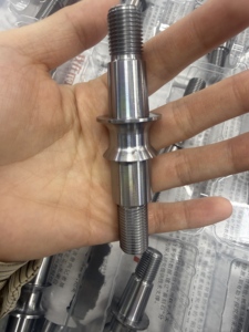 โรงงานรับรองมาตรฐาน AS9100D รับผลิตชิ้นส่วนเหล็กกลึง CNC ชิ้นส่วนเหล็กกล้าไร้สนิมกลึง CNC ชิ้นส่วนกลึง CNC ผลิตต้นแบบ - Product Image 4