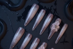 10 pièces de faux ongles longs <span class=keywords><strong>en</strong></span> ABS de haute qualité, rose amande, <span class=keywords><strong>dégradé</strong></span> Aurora, avec design d'ongles <span class=keywords><strong>arc</strong></span>-<span class=keywords><strong>en</strong></span>-<span class=keywords><strong>ciel</strong></span> blanc laiteux pour les doigts - Product Image 4