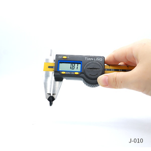Joint plat en plastique noir, épaisseur 2 mm, isolation et étanchéité pour huiles avec attaches J-009 - Product Image 3