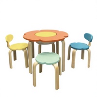 Ensemble table et chaises pour enfants en bois moderne en forme de fleur, caractéristiques de sécurité, écologiques et durables pour une utilisation à l'école, en garderie et en maternelle