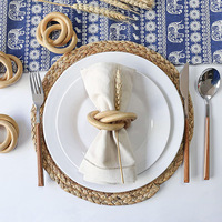 Porte-serviettes en bois rustique naturel à trois anneaux, design unique, faible MOQ, personnalisable pour table de mariage