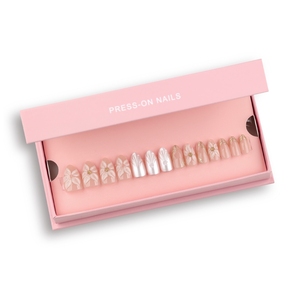 Pegatinas de Uñas 3D con Flores Plateadas y Perlas Brillantes, Uñas Postizas Cortas en Forma de Almendra, Juego de 30 Piezas, Venta al Por Mayor - Product Image 3