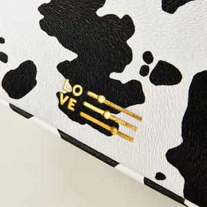 Bolsa de maquillaje con estampado de vaca Love Me, estuche portátil para almacenamiento de cosméticos para uso en el dormitorio - Product Image 4