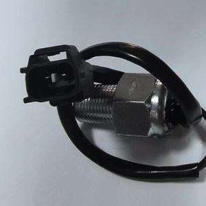 Interruptor de luz de marcha atrás Mitsubishi MK487783 12V para reparación de coches, acero al manganeso - Product Image 3