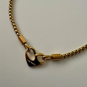 Collana con Ciondolo a Cuore Traforato in Oro, Bestseller in Europa e USA, Gioiello Delicato a Doppia Faccia per San Valentino - Product Image 3