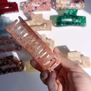 قطعة واحدة قوية: قصاصة مخصصة للأسيتات للنساء بألوان الربيع - Product Image 3