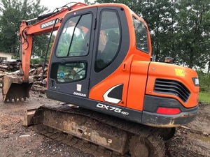 Excavadora Doosan DX75-9C de color naranja, maquinaria de construcción usada, tipo oruga, equipo pesado, motor coreano, 7500 kg, 0-2000 horas. - Product Image 2