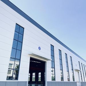 Nhà xưởng Kết Cấu Thép công nghiệp prefab/nhà kho với hệ thống cần cẩu trên cao và các giải pháp thông gió. - Product Image 2