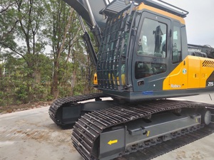 Nouvelle pelle sur chenilles R215VS PRO de marque renommée, haute performance, pour travaux agricoles, aménagement paysager résidentiel, moteur puissant, haute capacité de creusement - Product Image 3