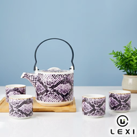 Ensemble théière et tasses en céramique motif peau de serpent violet de luxe avec bordure dorée pour le thé de l'après-midi, la décoration de la maison ou du bureau, ou comme cadeau