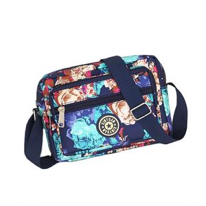 Sac de marché chic en tissu floral, sac bandoulière décontracté pour maman avec logo imprimé, cadeau idéal pour un usage quotidien, durable et tendance - Product Image 1