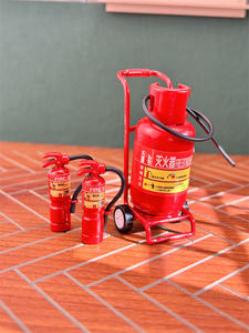 Accessoire extincteur miniature en métal pour poupée BJD bricolage <span class=keywords><strong>maison</strong></span> de poupée Mini figurine elfe <span class=keywords><strong>maison</strong></span> de poupée Mini Style jouet - Product Image 3