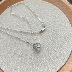 Colliers pendentifs Dylam Fine Fashion uniques en argent 925 avec chaîne à maillons et pierre Moissanite D VVS1 en forme de fleur trèfle à quatre feuilles - Product Image 5