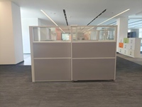 Poste de travail de bureau en aluminium au design moderne avec rangement pour 1 à 4 personnes, absorption acoustique mobile pour entrepôt et usage extérieur