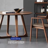 Table à manger nordique en bois massif assemblée pour petit appartement pour réception d'affaires ou négociations