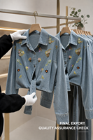 Chemise en jean brodée florale taille haute pour femme, haut court en jean à nouer sur le devant, délavage bleu clair, patchwork vieilli