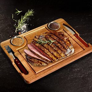 Tabla de cortar de madera maciza rectangular multifunción para carne, pizza, frutas con bandejas para salsas - Product Image 1